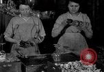 Standbild Gravur Becher United States USA, 1919, aus Sekunde 32 historischem Filmmaterial Videoclip 65675072550