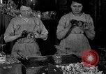 Standbild Gravur Becher United States USA, 1919, aus Sekunde 33 historischem Filmmaterial Videoclip 65675072550
