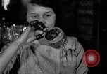 Standbild Gravur Becher United States USA, 1919, aus Sekunde 39 historischem Filmmaterial Videoclip 65675072550