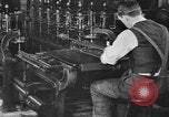 Standbild Gravur Becher United States USA, 1919, aus Sekunde 46 historischem Filmmaterial Videoclip 65675072550