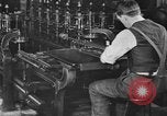 Standbild Gravur Becher United States USA, 1919, aus Sekunde 47 historischem Filmmaterial Videoclip 65675072550