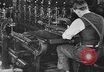 Standbild Gravur Becher United States USA, 1919, aus Sekunde 49 historischem Filmmaterial Videoclip 65675072550