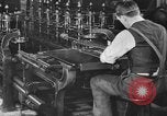 Standbild Gravur Becher United States USA, 1919, aus Sekunde 50 historischem Filmmaterial Videoclip 65675072550