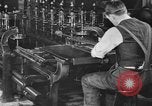 Standbild Gravur Becher United States USA, 1919, aus Sekunde 51 historischem Filmmaterial Videoclip 65675072550