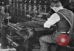 Standbild Gravur Becher United States USA, 1919, aus Sekunde 52 historischem Filmmaterial Videoclip 65675072550