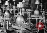 Standbild Gravur Becher United States USA, 1919, aus Sekunde 55 historischem Filmmaterial Videoclip 65675072550