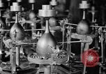 Standbild Gravur Becher United States USA, 1919, aus Sekunde 56 historischem Filmmaterial Videoclip 65675072550