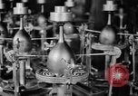 Standbild Gravur Becher United States USA, 1919, aus Sekunde 61 historischem Filmmaterial Videoclip 65675072550