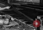 Standbild chicken anheben United States USA, 1919, aus Sekunde 27 historischem Filmmaterial Videoclip 65675072551