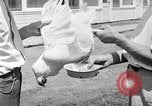 Standbild chicken anheben United States USA, 1919, aus Sekunde 38 historischem Filmmaterial Videoclip 65675072551