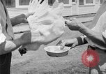 Standbild chicken anheben United States USA, 1919, aus Sekunde 45 historischem Filmmaterial Videoclip 65675072551