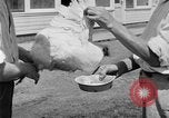 Standbild chicken anheben United States USA, 1919, aus Sekunde 48 historischem Filmmaterial Videoclip 65675072551