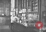 Immagine di La raffinazione dello zucchero New York United States USA, 1922, secondo 12 filmato di repertorio 65675072554