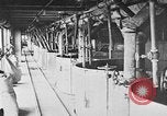 Immagine di La raffinazione dello zucchero New York United States USA, 1922, secondo 52 filmato di repertorio 65675072554