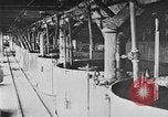 Immagine di La raffinazione dello zucchero New York United States USA, 1922, secondo 55 filmato di repertorio 65675072554