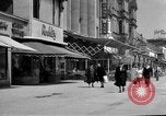 Standbild Kurfürstendamm Avenue Berlin Deutschland, 1953, aus Sekunde 11 historischem Filmmaterial Videoclip 65675072559