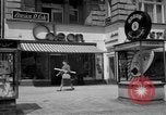 Standbild Kurfürstendamm Avenue Berlin Deutschland, 1953, aus Sekunde 34 historischem Filmmaterial Videoclip 65675072559