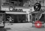 Standbild Kurfürstendamm Avenue Berlin Deutschland, 1953, aus Sekunde 35 historischem Filmmaterial Videoclip 65675072559