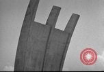 Standbild Luftbrückendenkmals Berlin Deutschland, 1953, aus Sekunde 17 historischem Filmmaterial Videoclip 65675072560