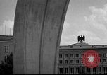 Standbild Luftbrückendenkmals Berlin Deutschland, 1953, aus Sekunde 21 historischem Filmmaterial Videoclip 65675072560