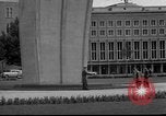 Standbild Luftbrückendenkmals Berlin Deutschland, 1953, aus Sekunde 25 historischem Filmmaterial Videoclip 65675072560