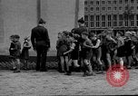 Standbild Luftbrückendenkmals Berlin Deutschland, 1953, aus Sekunde 38 historischem Filmmaterial Videoclip 65675072560
