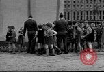 Standbild Luftbrückendenkmals Berlin Deutschland, 1953, aus Sekunde 39 historischem Filmmaterial Videoclip 65675072560