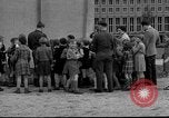 Standbild Luftbrückendenkmals Berlin Deutschland, 1953, aus Sekunde 40 historischem Filmmaterial Videoclip 65675072560