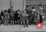 Standbild Luftbrückendenkmals Berlin Deutschland, 1953, aus Sekunde 42 historischem Filmmaterial Videoclip 65675072560
