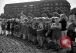 Standbild Luftbrückendenkmals Berlin Deutschland, 1953, aus Sekunde 47 historischem Filmmaterial Videoclip 65675072560