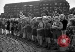 Standbild Luftbrückendenkmals Berlin Deutschland, 1953, aus Sekunde 49 historischem Filmmaterial Videoclip 65675072560
