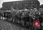 Standbild Luftbrückendenkmals Berlin Deutschland, 1953, aus Sekunde 50 historischem Filmmaterial Videoclip 65675072560
