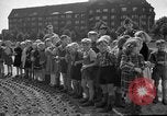Standbild Luftbrückendenkmals Berlin Deutschland, 1953, aus Sekunde 57 historischem Filmmaterial Videoclip 65675072560