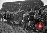 Standbild Luftbrückendenkmals Berlin Deutschland, 1953, aus Sekunde 59 historischem Filmmaterial Videoclip 65675072560