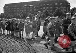 Standbild Luftbrückendenkmals Berlin Deutschland, 1953, aus Sekunde 60 historischem Filmmaterial Videoclip 65675072560