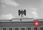 Immagine di Civili tedesco Berlino Germania, 1953, secondo 22 filmato di repertorio 65675072561