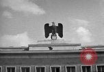 Immagine di Civili tedesco Berlino Germania, 1953, secondo 25 filmato di repertorio 65675072561