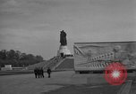 Immagine di Il russo Memorial Park Berlino Germania, 1953, secondo 41 filmato di repertorio 65675072568