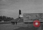 Immagine di Il russo Memorial Park Berlino Germania, 1953, secondo 42 filmato di repertorio 65675072568