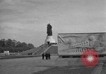 Immagine di Il russo Memorial Park Berlino Germania, 1953, secondo 48 filmato di repertorio 65675072568