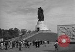 Immagine di Il russo Memorial Park Berlino Germania, 1953, secondo 49 filmato di repertorio 65675072568