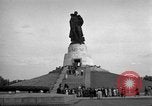 Immagine di Il russo Memorial Park Berlino Germania, 1953, secondo 56 filmato di repertorio 65675072568