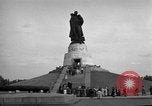Immagine di Il russo Memorial Park Berlino Germania, 1953, secondo 58 filmato di repertorio 65675072568