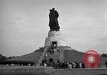 Immagine di Il russo Memorial Park Berlino Germania, 1953, secondo 59 filmato di repertorio 65675072568