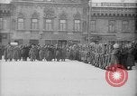 Standbild russischen Truppen Ersten Weltkrieg dekoriert Jekaterinburg Russland, 1918, aus Sekunde 47 historischem Filmmaterial Videoclip 65675072595