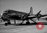 Standbild C-54 Skymaster Kansas United States USA, 1946, aus Sekunde 17 historischem Filmmaterial Videoclip 65675072604