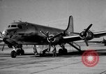 Standbild C-54 Skymaster Kansas United States USA, 1946, aus Sekunde 21 historischem Filmmaterial Videoclip 65675072604