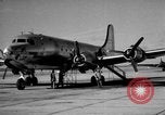 Standbild C-54 Skymaster Kansas United States USA, 1946, aus Sekunde 24 historischem Filmmaterial Videoclip 65675072604