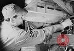 Immagine di Ispezione elettrica United States USA, 1943, secondo 5 filmato di repertorio 65675072637