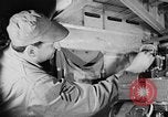 Immagine di Ispezione elettrica United States USA, 1943, secondo 8 filmato di repertorio 65675072637